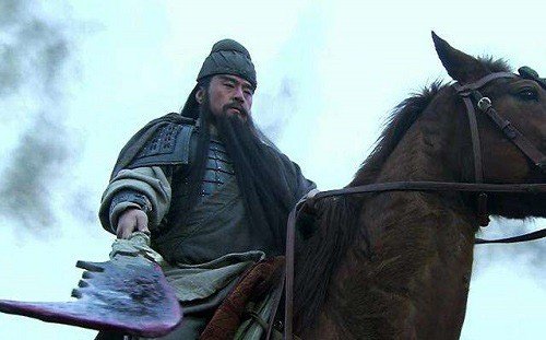 Phương Thiên Họa Kích và Thanh Long Yển Nguyệt Đao – Binh Khí Nào Là Số 1 Thời Tam Quốc? dao quan cong